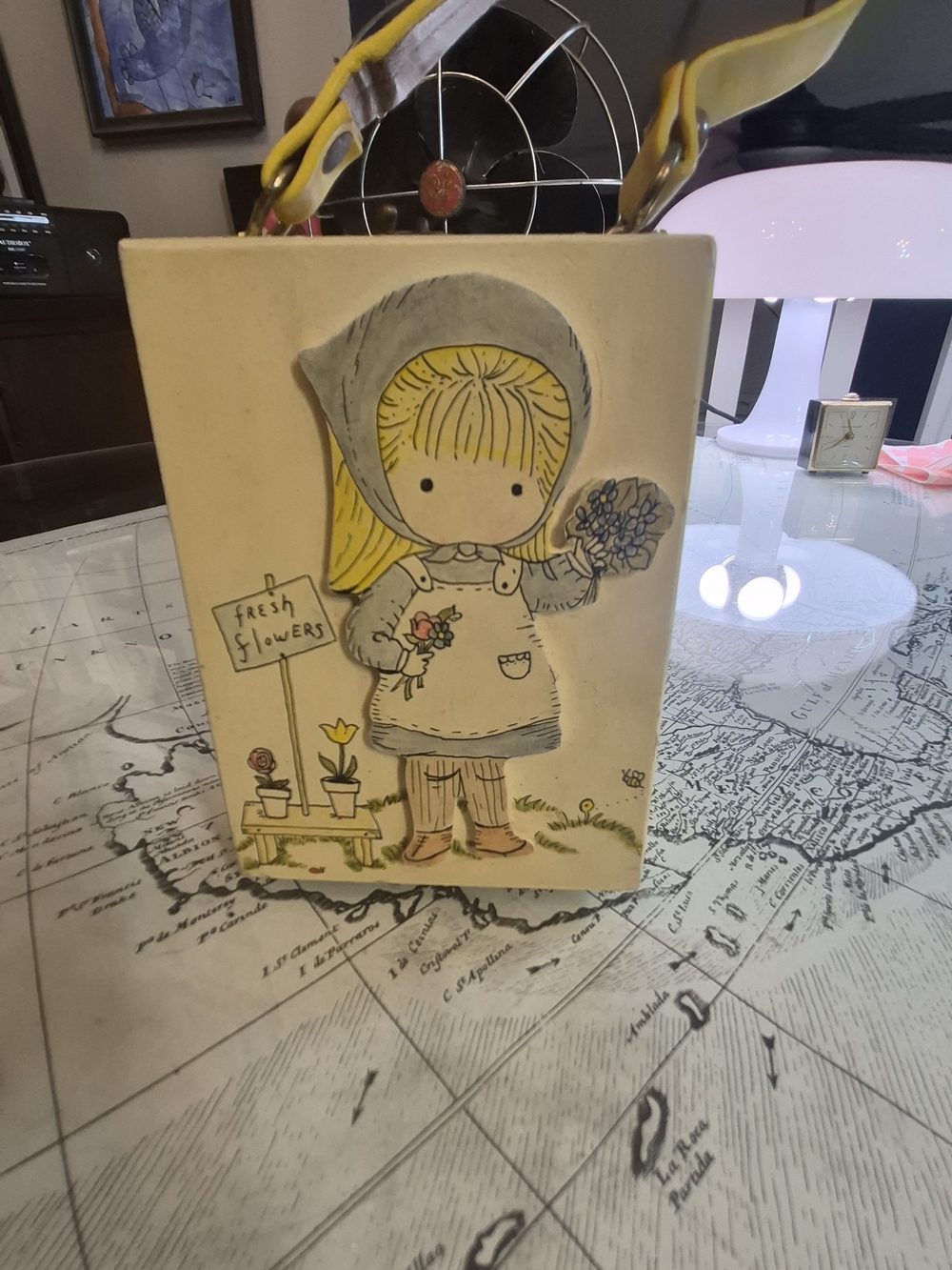 Vintage-Style Girl with Flowers wood box with Handled -Vintage